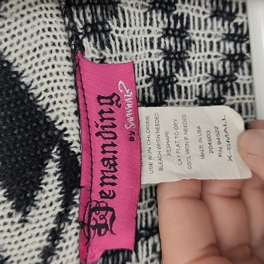 Demanding Sweater - Picture 2 of 5